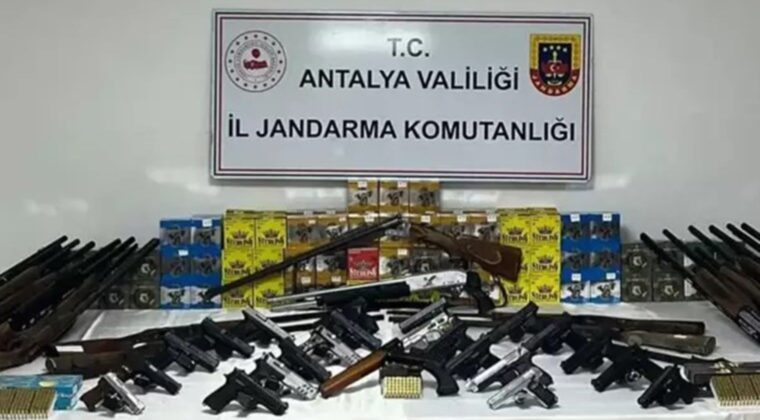 22 tabanca, 6 bin 181 fişek… Aksu’da ‘ruhsatsız silah’ operasyonu: 22 kişi yakalandı