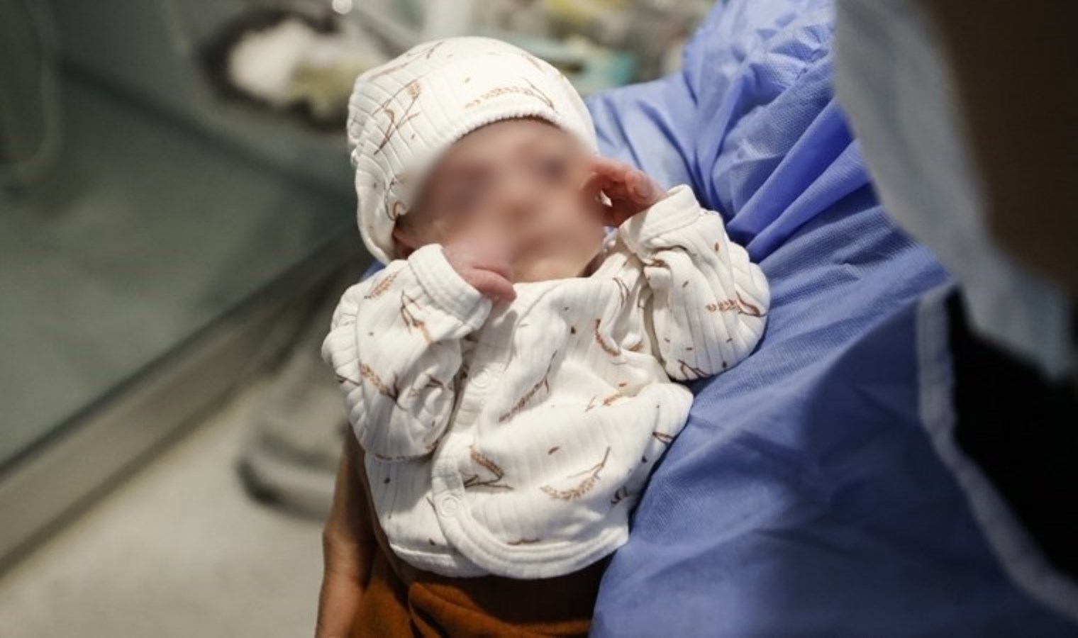 380 gram doğan ‘Hira Su’ bebek yaşama tutundu