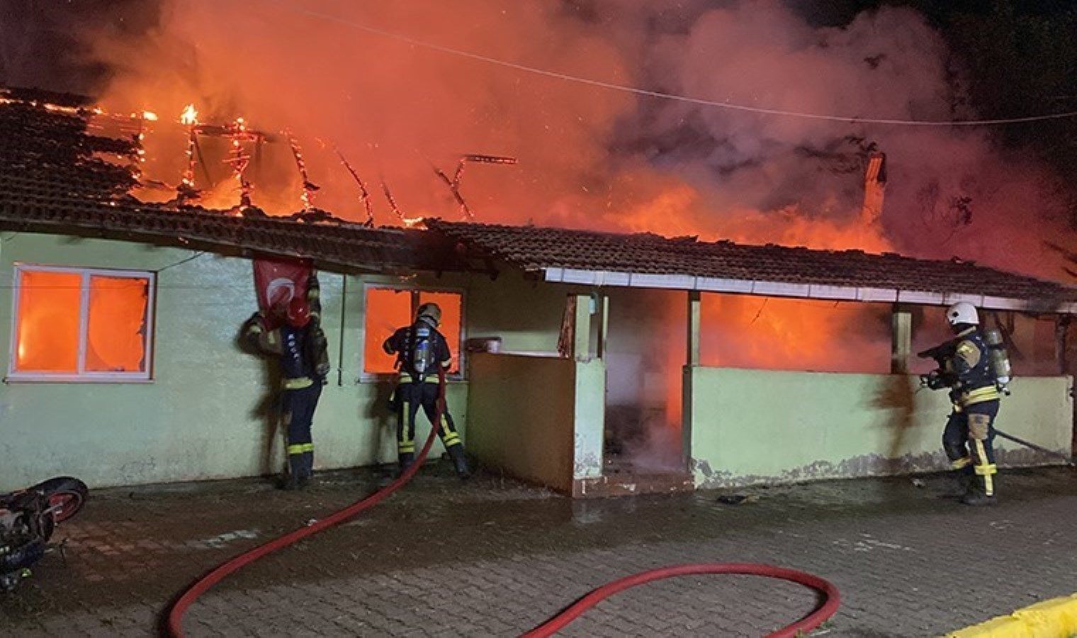 73 yaşındaki annesinin ‘ilişkisi olduğunu düşünerek’ evi yakmıştı: İstenen ceza belli oldu