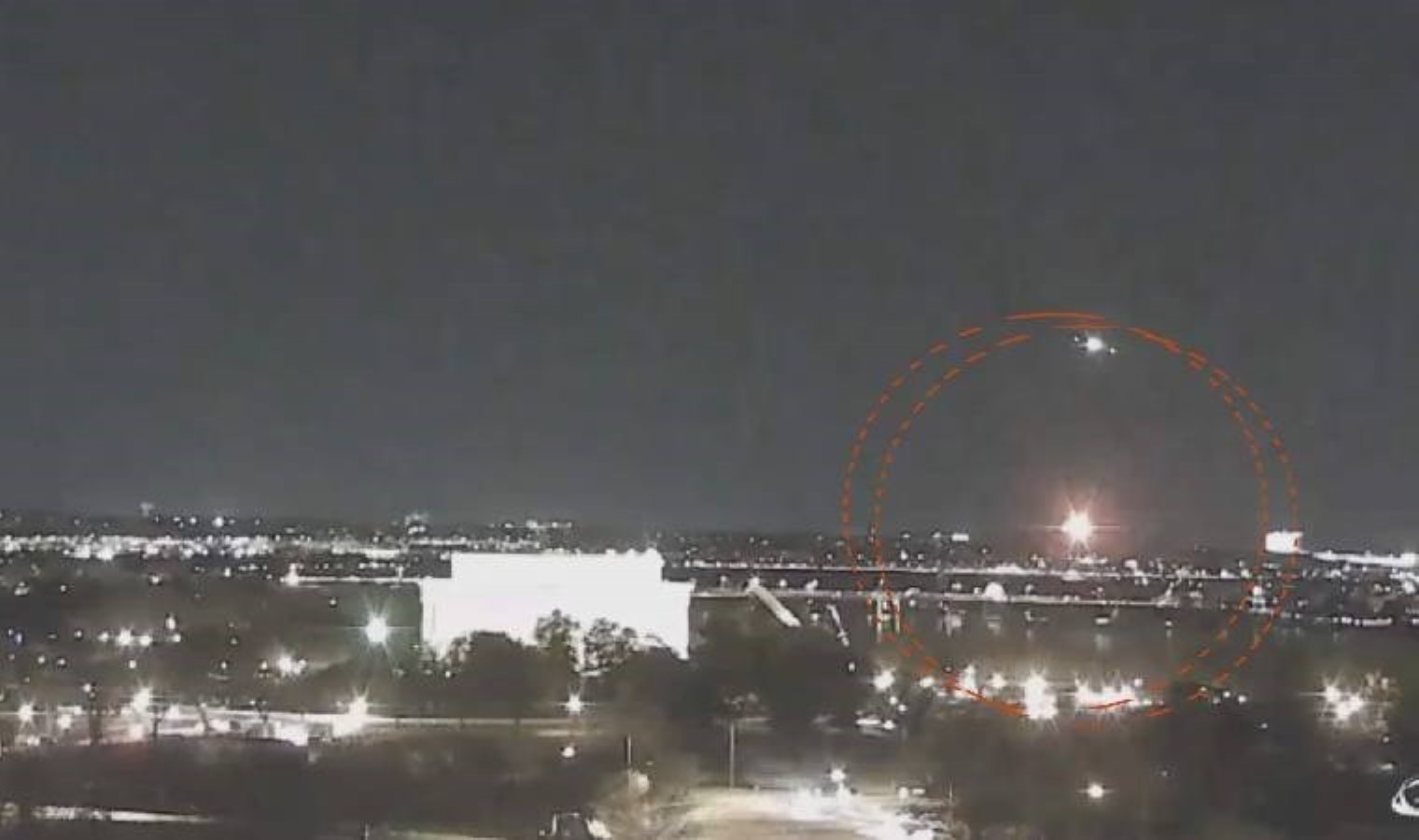 ABD’de yolcu uçağı ile askeri helikopter havada çarpıştı!