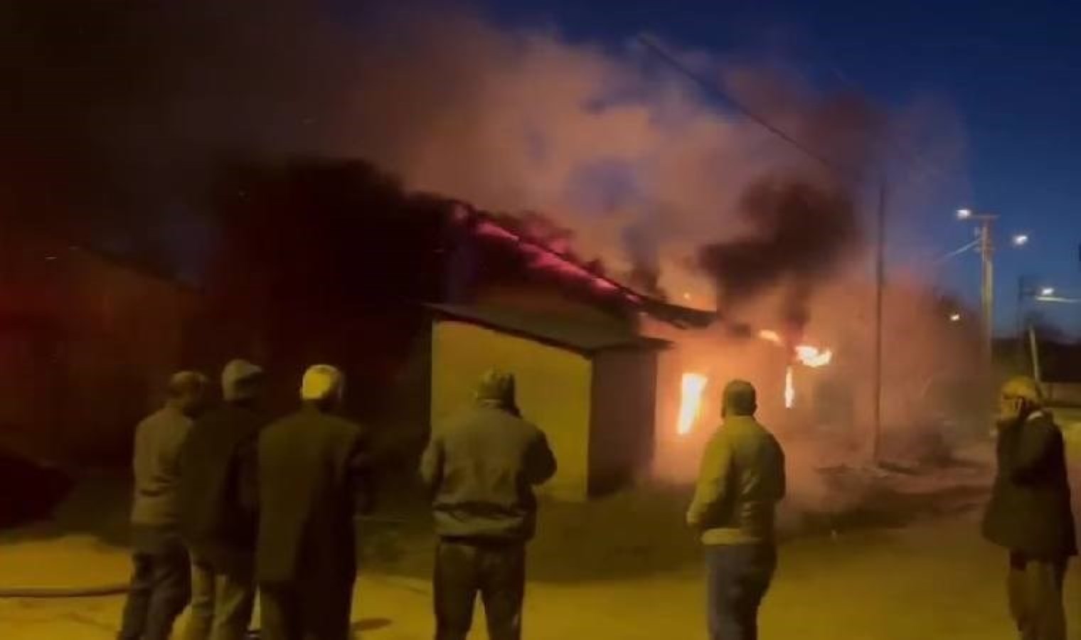 Adana’da feci yangın… İki ev kül oldu!