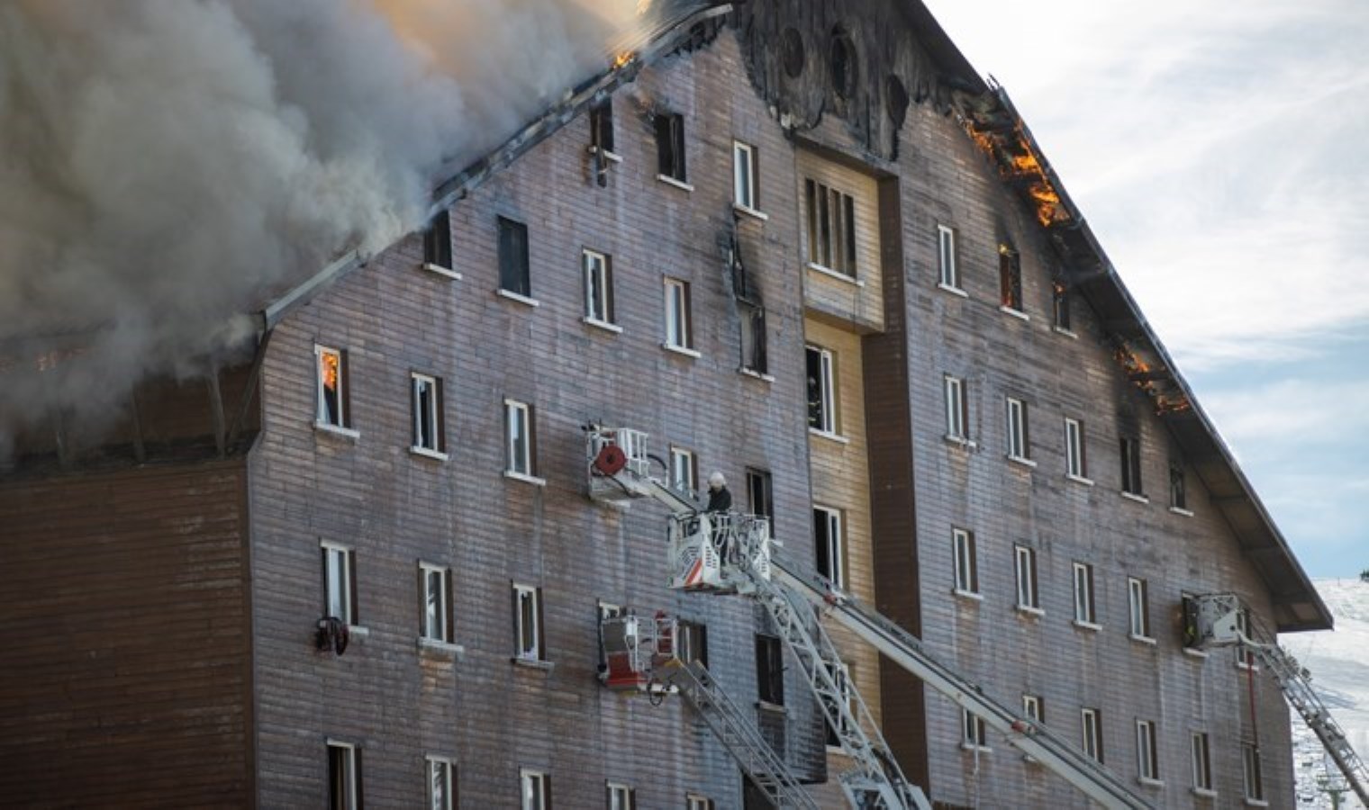 AFAD ekiplerinden ‘konaklama’ için para istenmiş! Pes dedirten iddia: ‘Grand Kartal Otel hala rezervasyon için aranıyor’