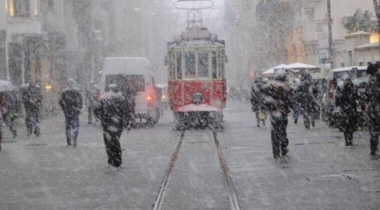 AKOM’dan yeni uyarı: İstanbul’a hem şiddetli rüzgar hem kar sağanağı geliyor!