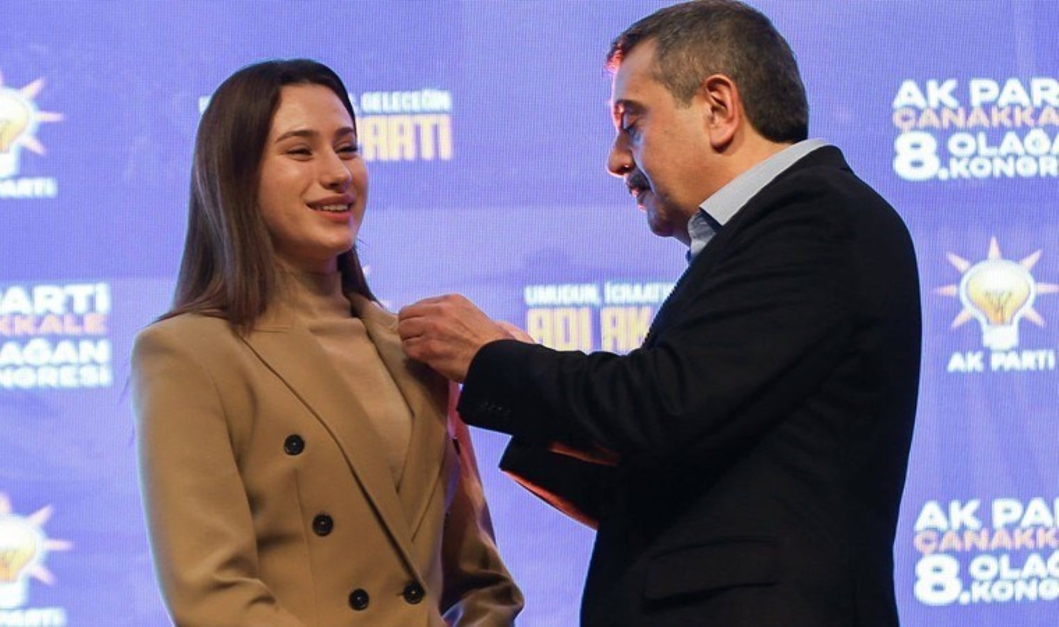 AKP’li isimle fotoğraf paylaşmıştı: Türkiye’nin en genç belediye başkanı AKP’ye geçti