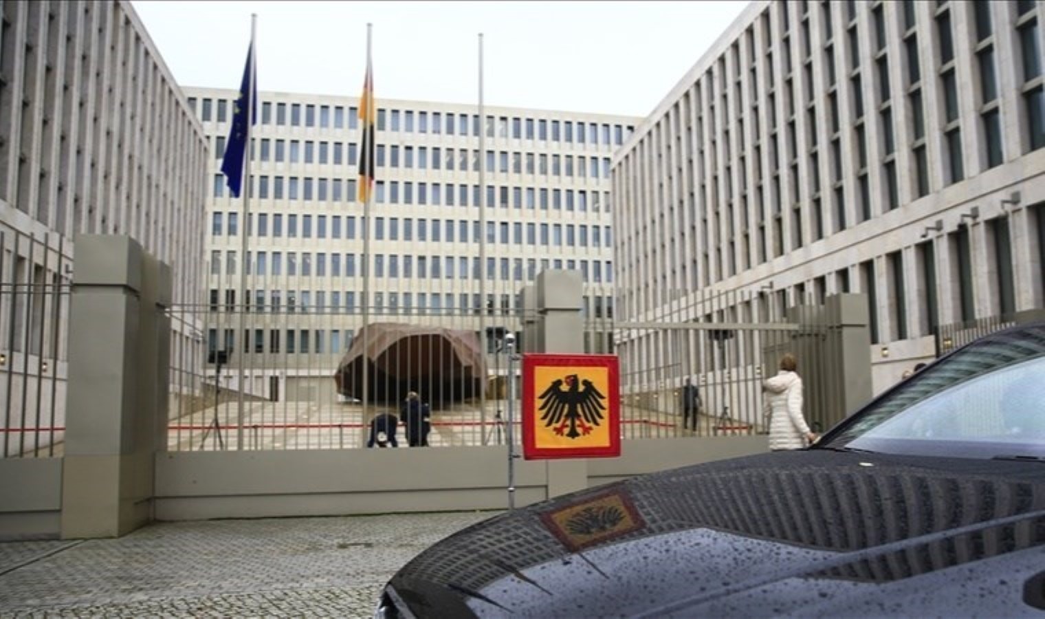 Alman istihbaratçı, evinde ölü bulundu