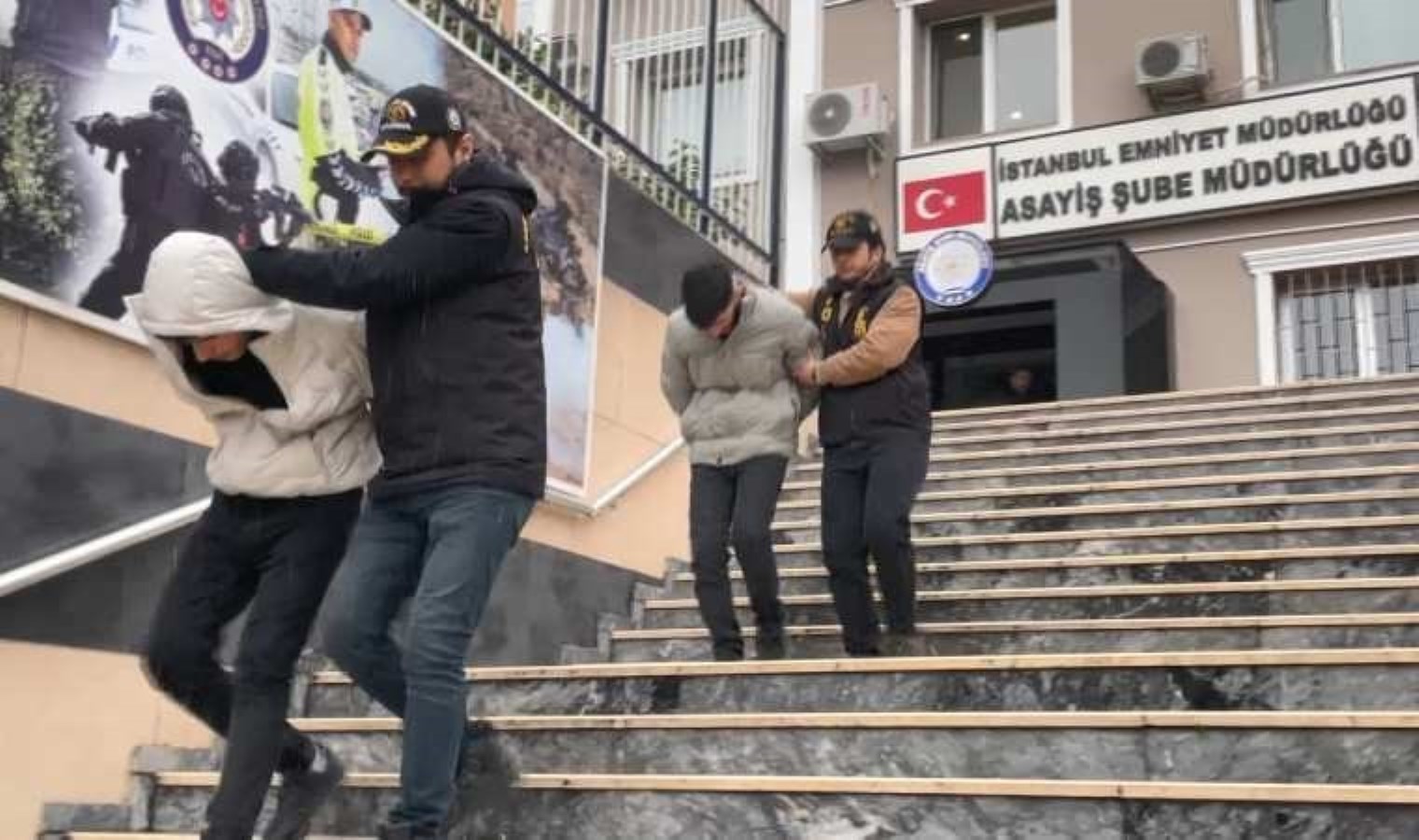 Anahtarı üzerinde bırakılan otomobili çaldılar!