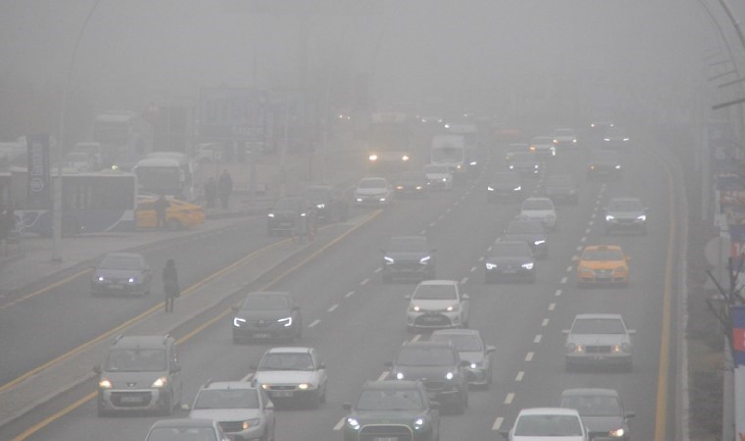 Ankara’da sis etkili oldu: Görüş mesafesi düştü!