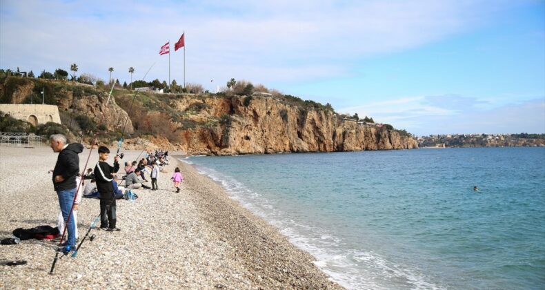 Antalya sahilleri yeni yılın ilk haftasında da dolu