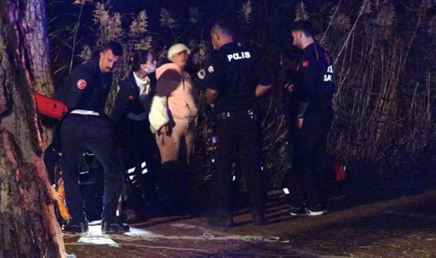 Antalya’da panik anları! Bataklıkta 4 saat mahsur kaldı, vinçle kurtarıldı