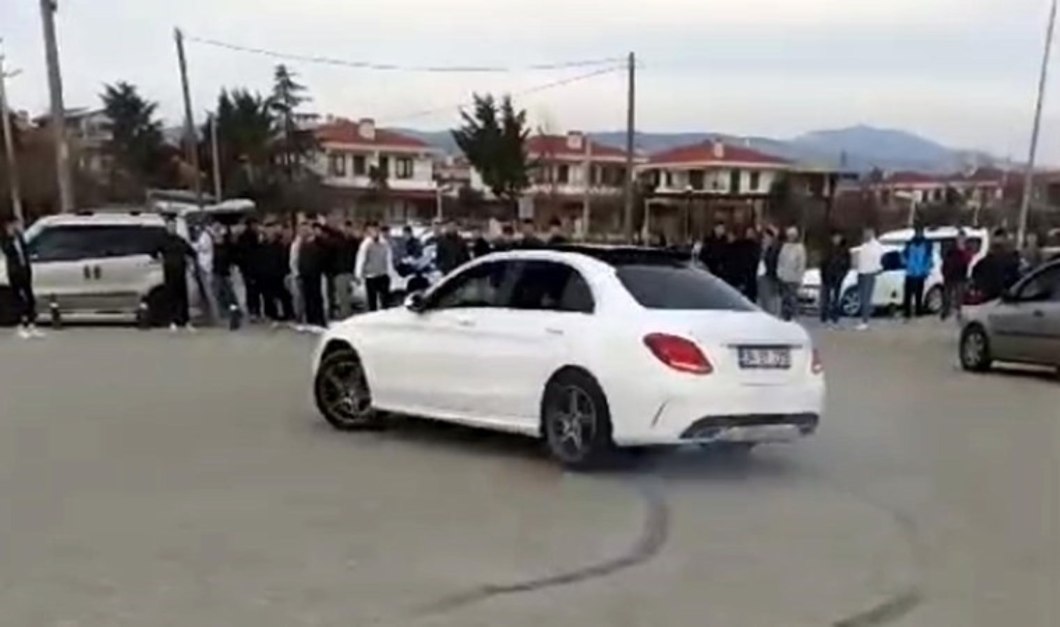 Aracıyla drift yapan ehliyetsiz sürücüye para cezası!