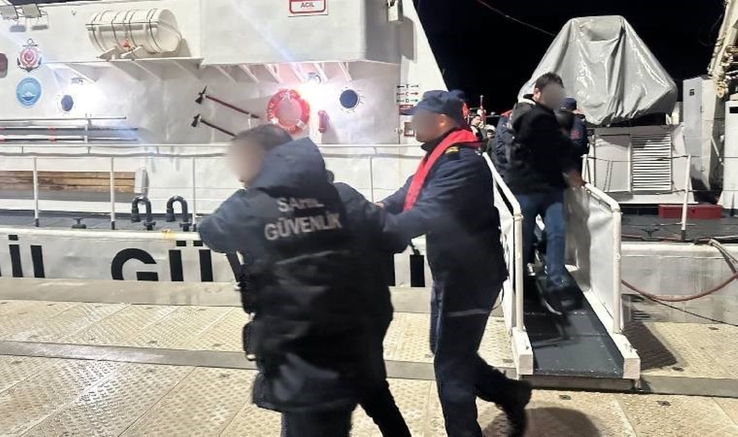 Aranıyorlardı… Teknede uyuşturucu ile yakalandılar!