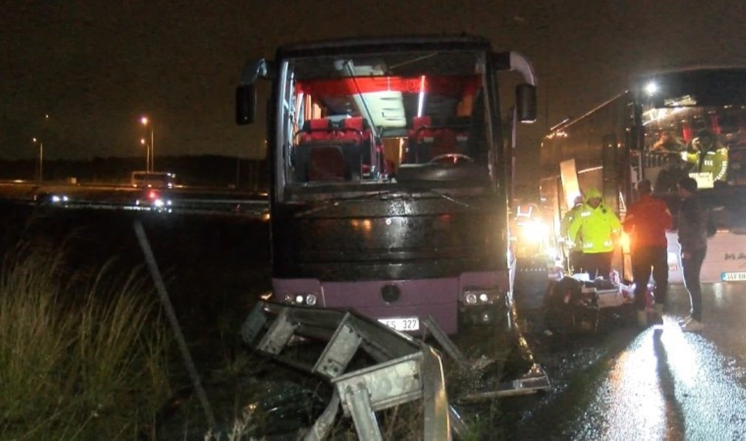 Arnavutköy’de şoför kalp krizi geçirdi, otobüs kaza yaptı