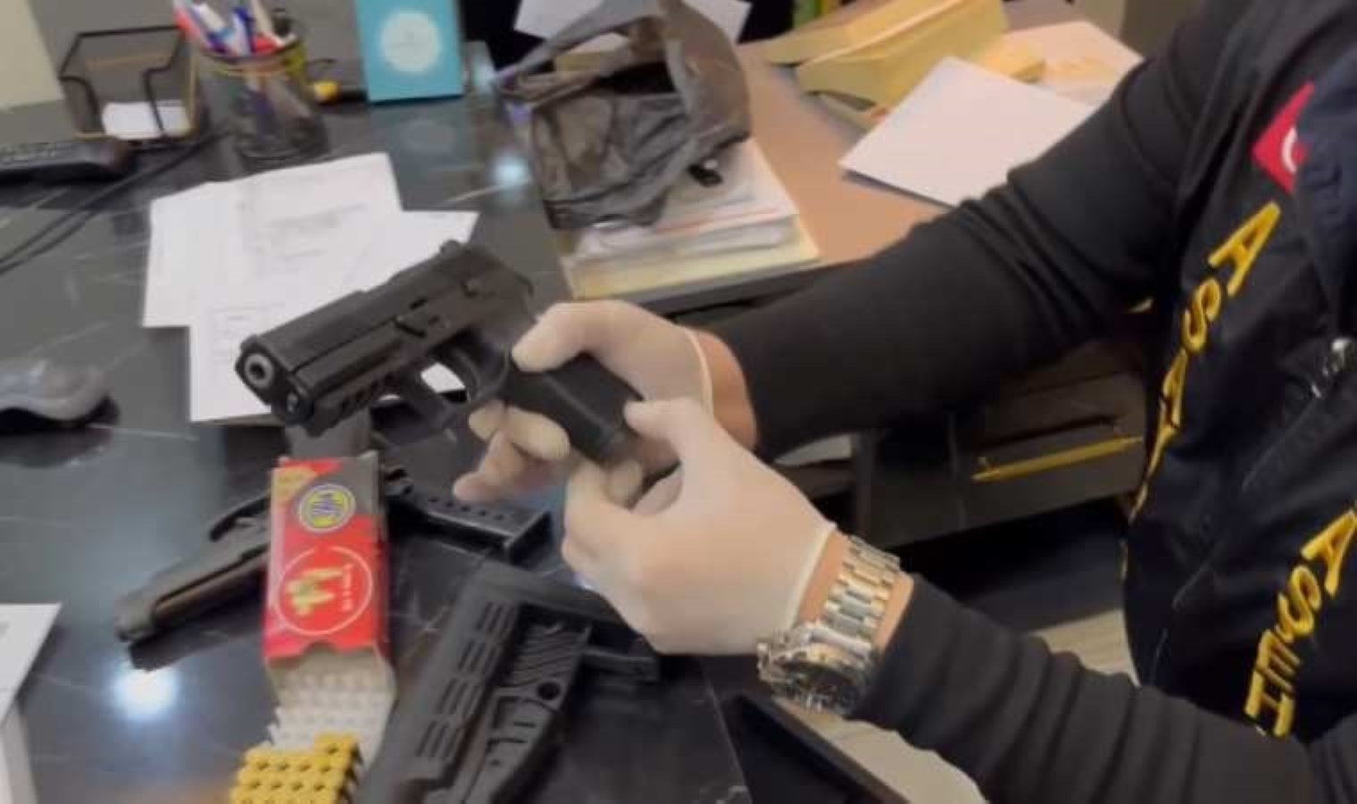 Ataşehir’de silah ticareti operasyonu!