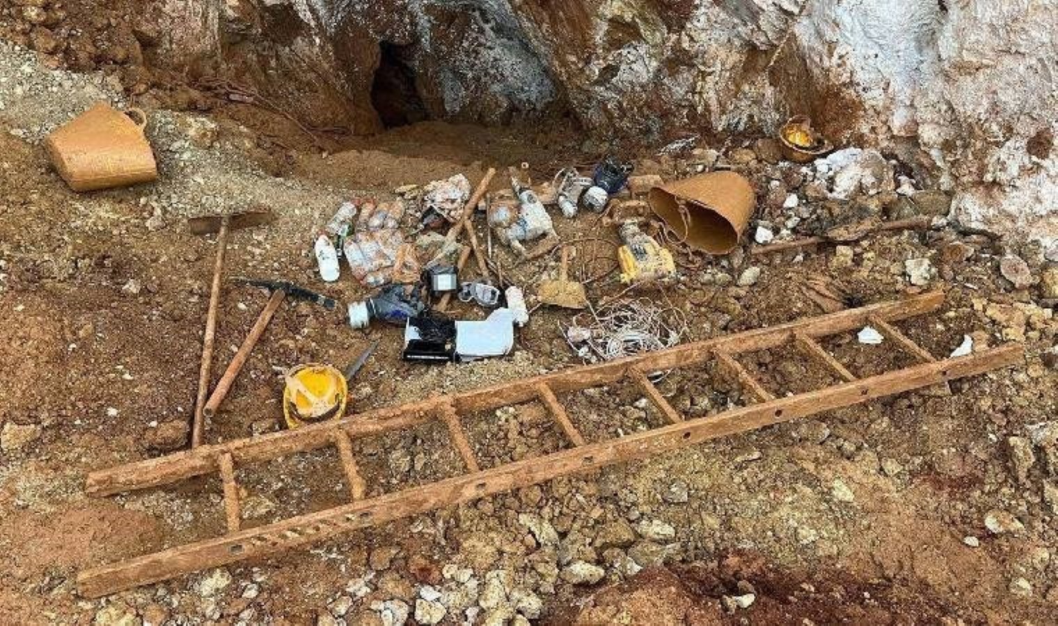 Aydın’da kaçak kazıya suçüstü… 10 şüpheli gözaltına alındı!