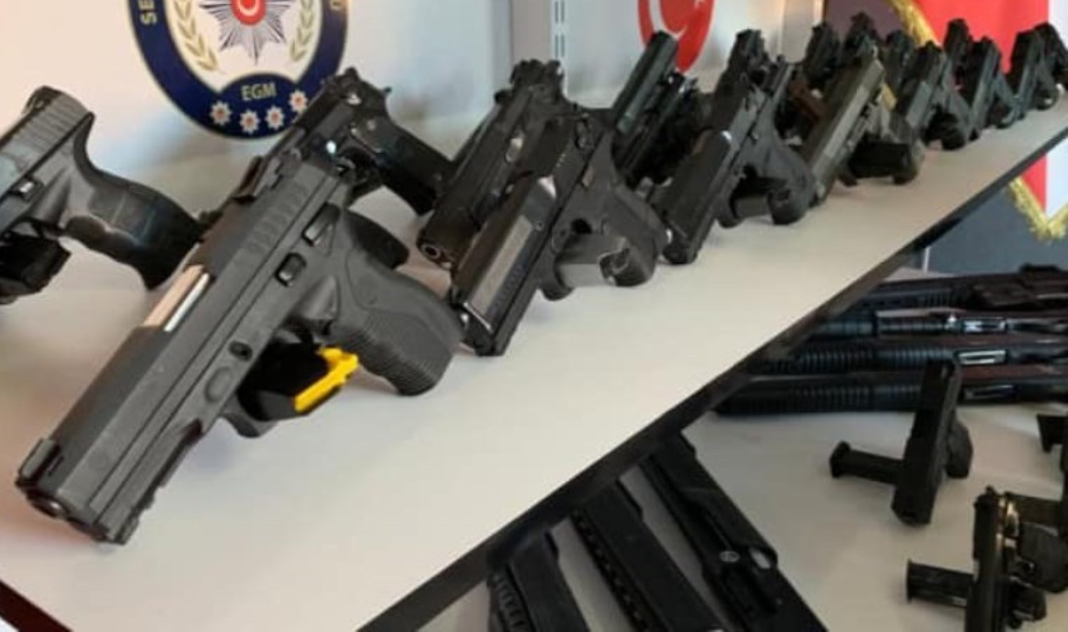 Bakan Yerlikaya açıkladı… ‘Mercek 28’ operasyonu: Çok sayıda ruhsatsız silah ele geçirildi