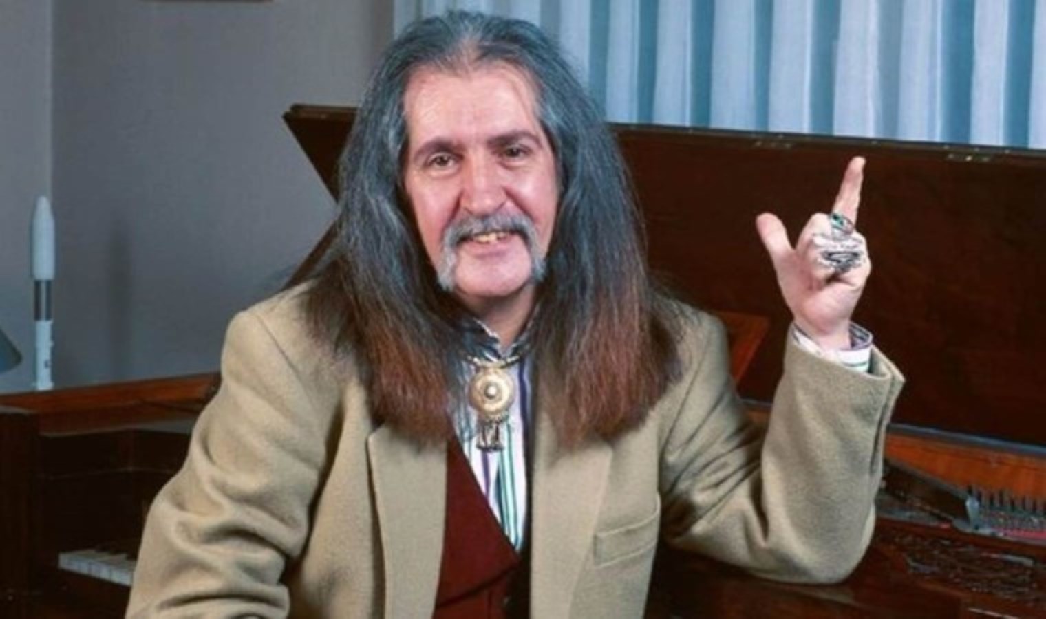 Barış Manço kimdir? Barış Manço ne zaman, neden öldü? Barış Manço’nun babası kim? Barış Manço’nun hayatı ve kariyeri