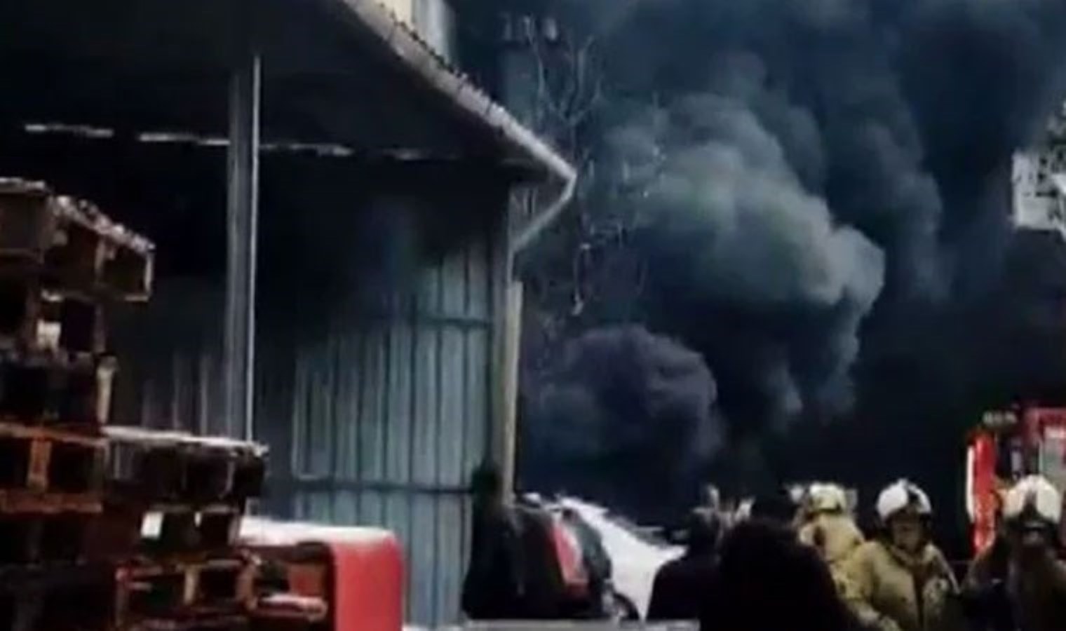 Başakşehir’de fabrika yangını