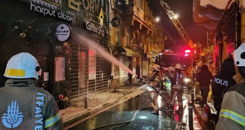 Beyoğlu’nda korkutan yangın… Otelin dış cephesinde başladı!