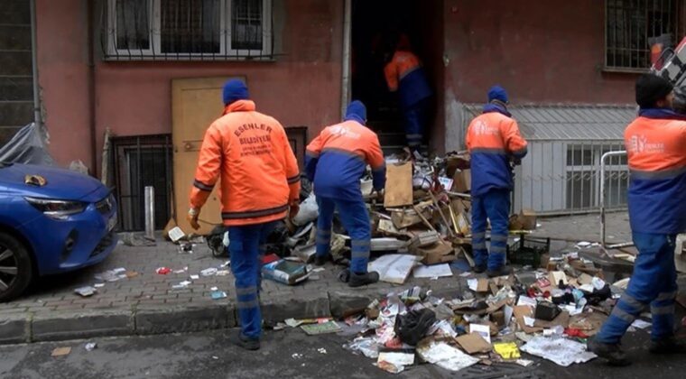 Bir ‘çöp ev’ vakası daha… İstanbul Esenler’de 10 yıldır çöp toplayan adamın evinden 5 ton çöp çıkartıldı!