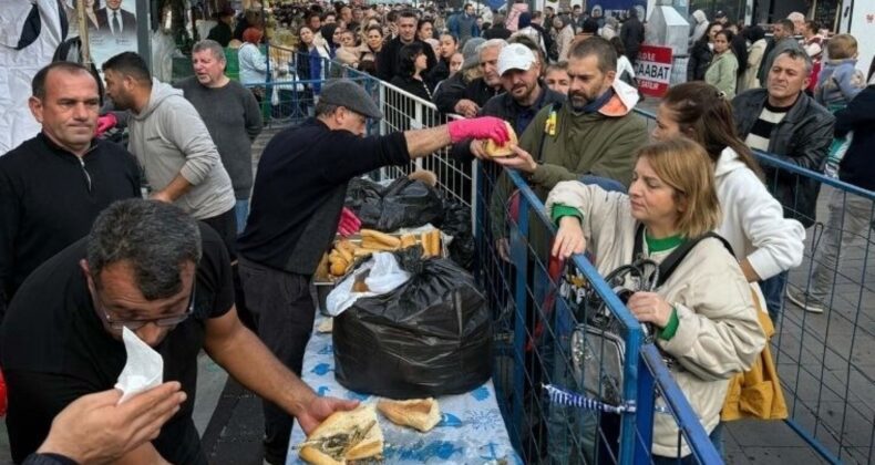 Bodrum’da hamsi festivalinde 3 ton hamsi dağıtıldı, metrelerce kuyruk oluştu