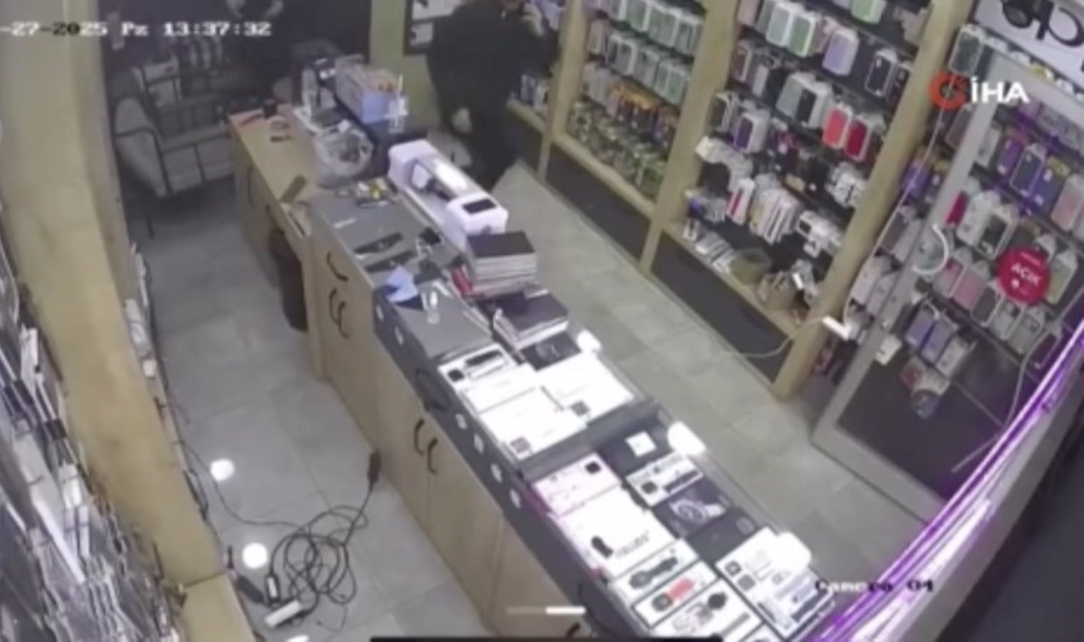 Bursa’da deprem paniği… O anlar kameralara yansıdı!