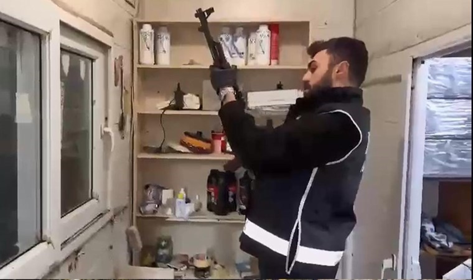 Bursa’da ev ve işyerlerine baskın… ‘Ruhsatsız silah’ ve ‘tarihi eser kaçakçılığı’ operasyonu: 2 tutuklama