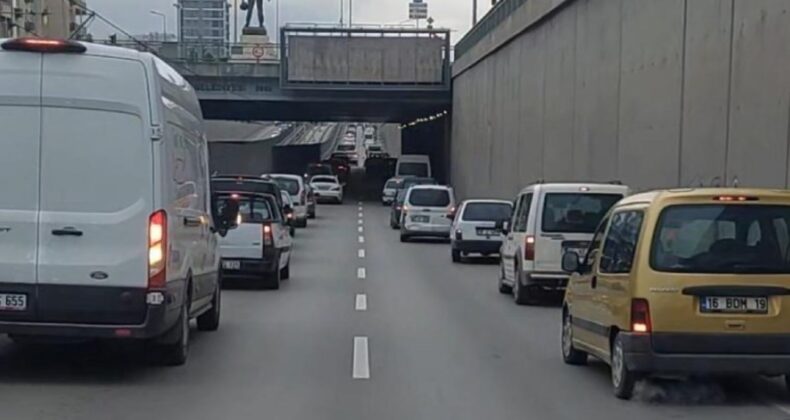 Bursa’da örnek davranış! Sürücüler ambulansa yol vermek için fermuar sistemini uyguladı