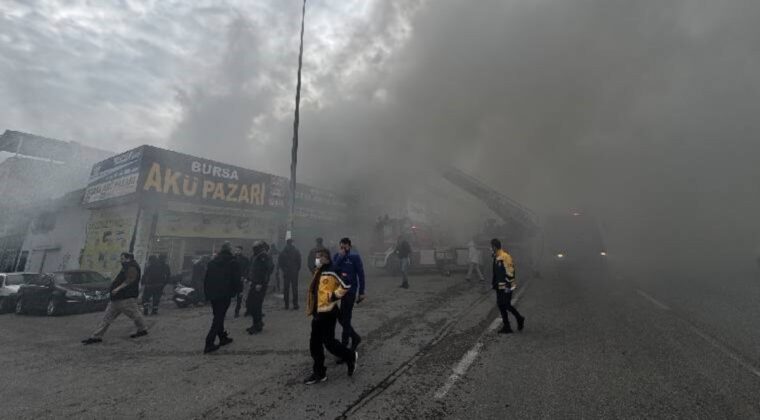 Bursa’da  oto aksesuar işletmesinde korkutan yangın!