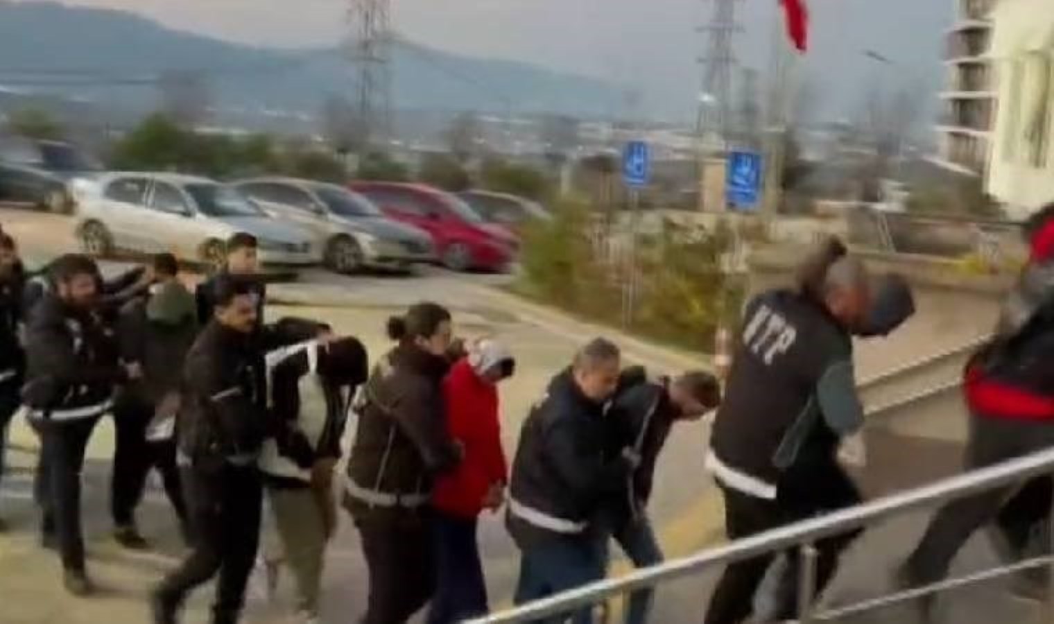 Bursa’da uyuşturucu satıcılarına operasyon: 58 şüpheli tutuklandı!