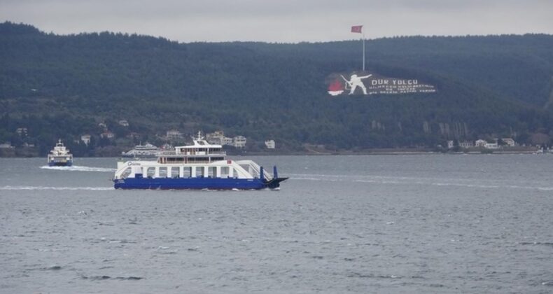 Çanakkale’de feribot seferlerine ‘fırtına’ engeli