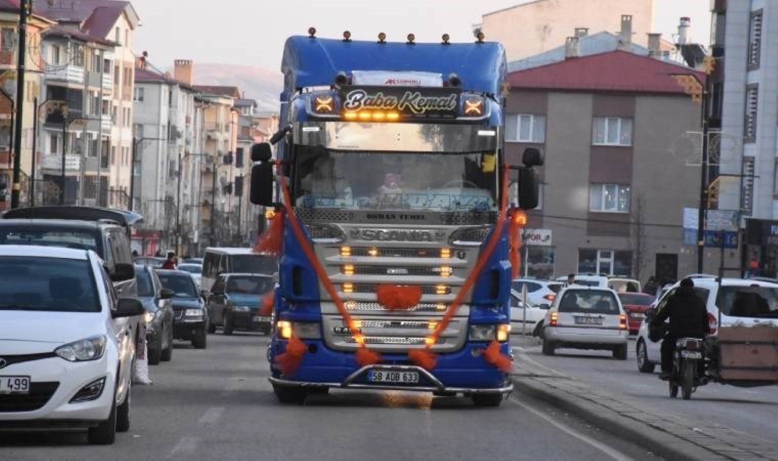 ‘Çekici’ gelin arabası oldu