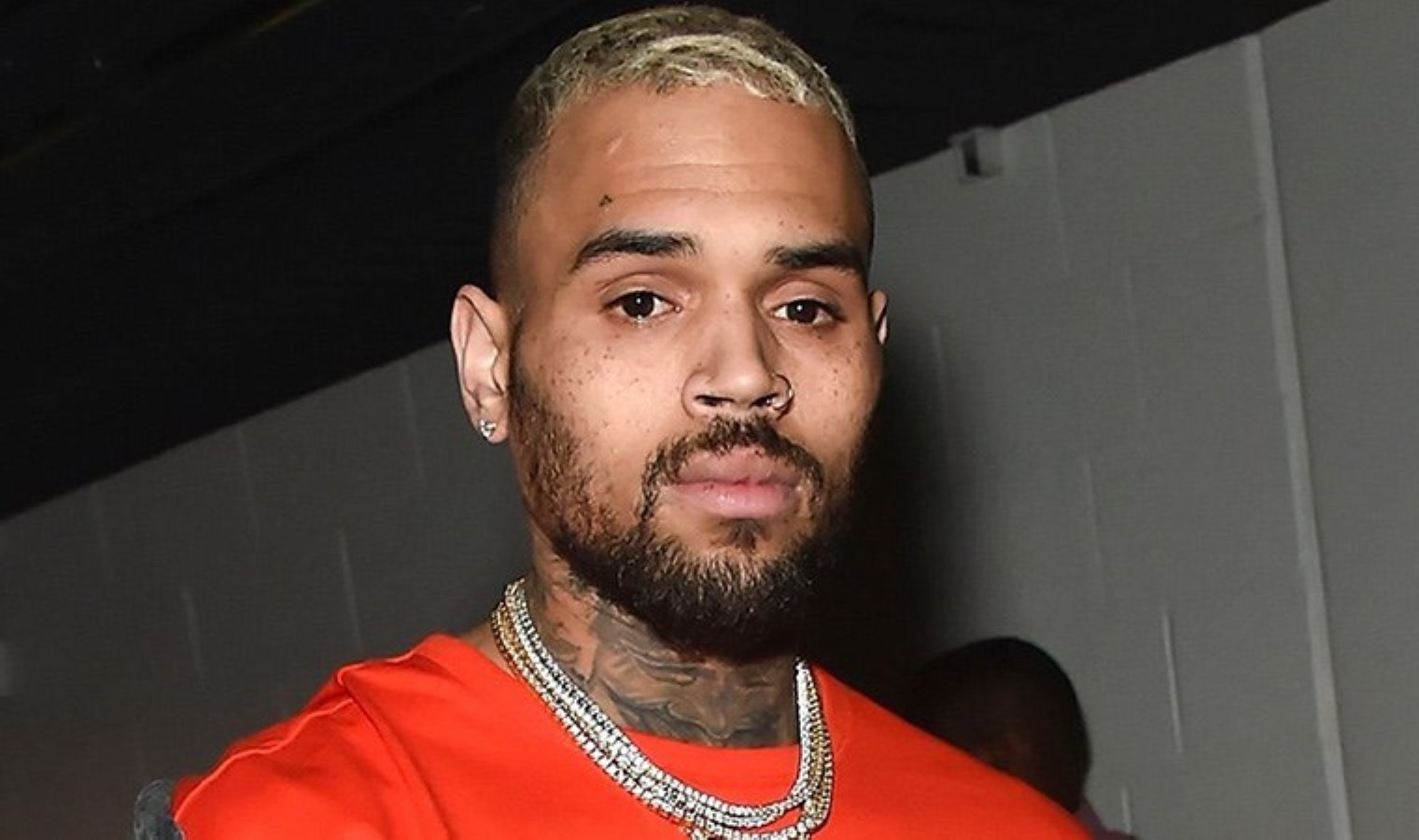 Chris Brown’dan Warner Bros’a 500 milyon dolarlık dava:  ‘Belgesel beni bir seri tecavüzcü olarak gösteriyor’