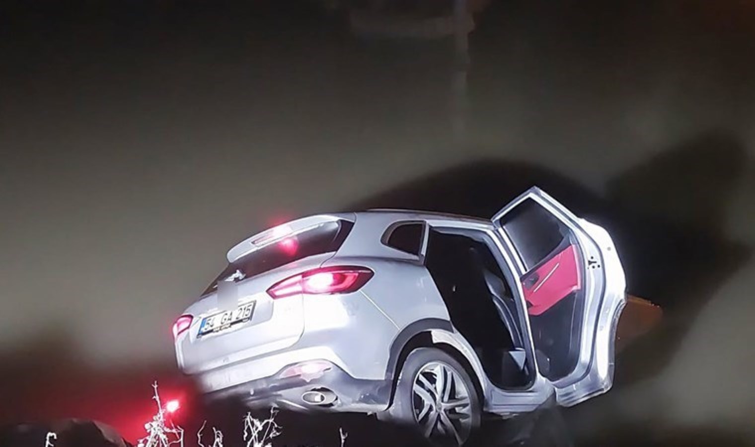 Cip kontrolden çıktı, Melen Çayı’na düştü! Yaralılar var…