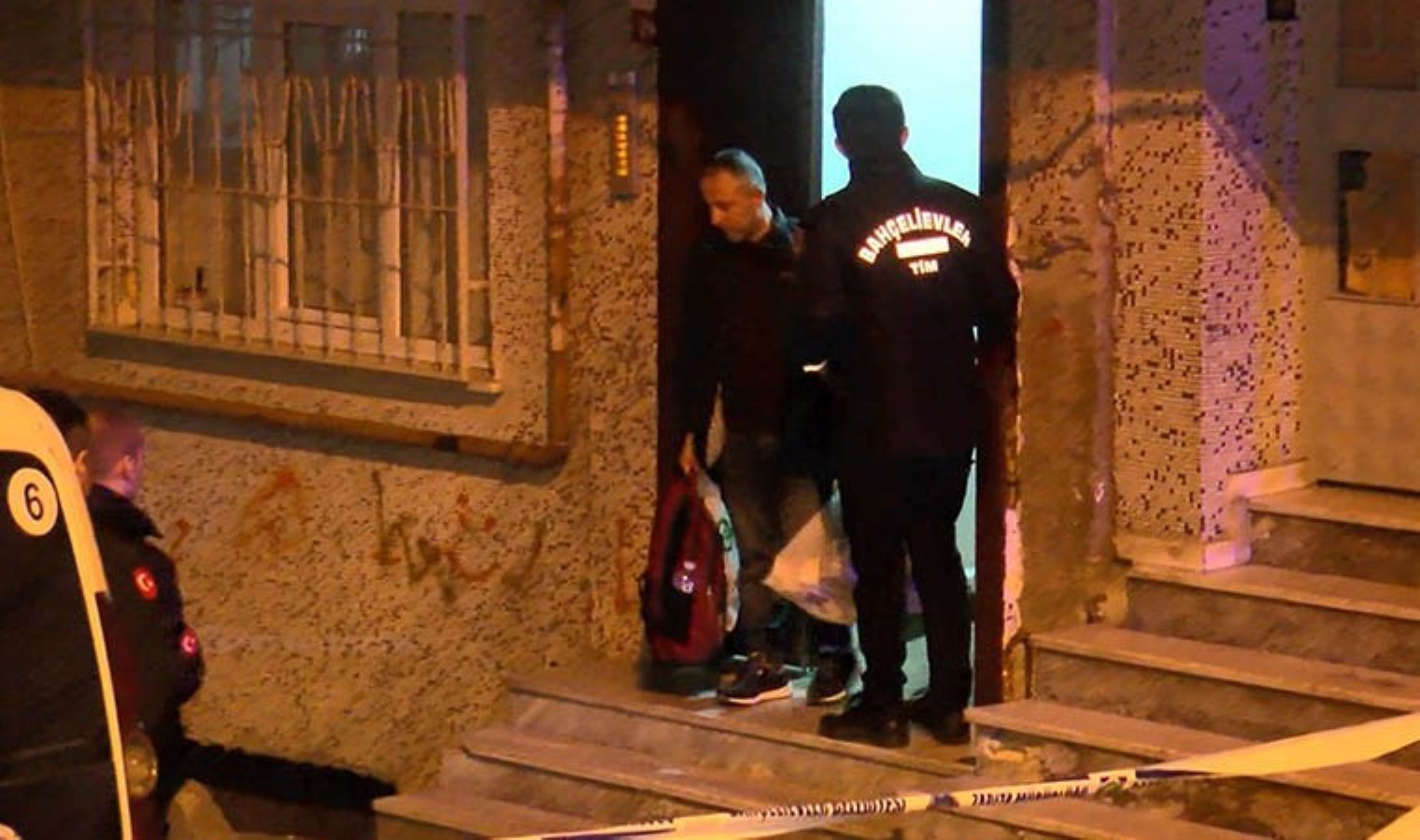 Çökme tehlikesi: İstanbul’da bir bina tahliye edildi