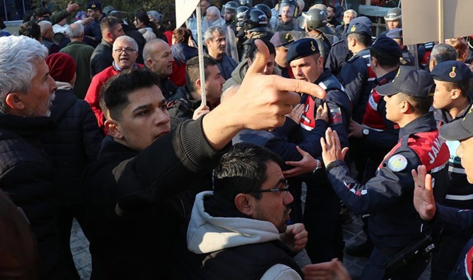 Denizli’de 66 termal pansiyon için kapatma kararı: İşletme sahipleri ve jandarma arasında arbede!