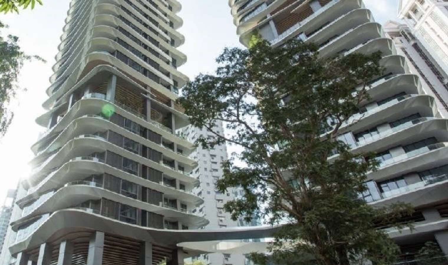 Denizli’de lüks rezidansa ‘komiser Kenan’ baskını: Milyonluk vurgun!