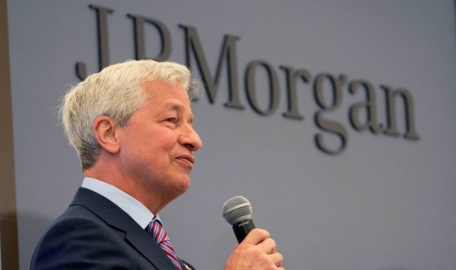 Dev bankanın CEO’sundan borsa uyarısı: ‘Olumsuzluklar sizi şaşırtabilir’