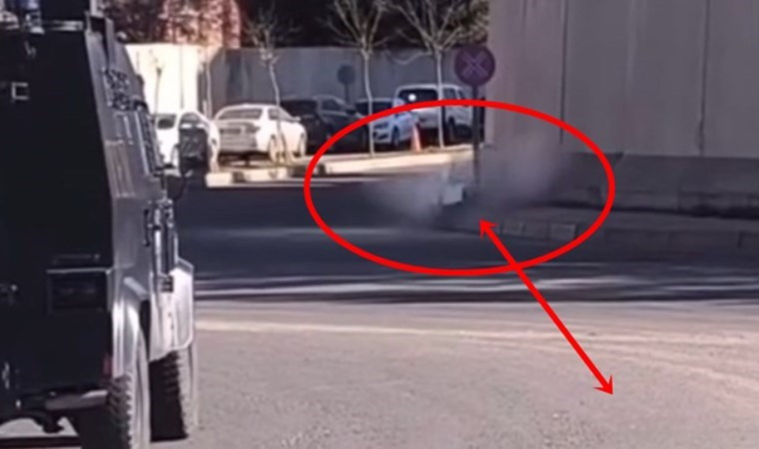 Diyarbakır’da polis lojmanlarının önünde ‘şüpheli paket’ paniği: Fünye ile patlatıldı