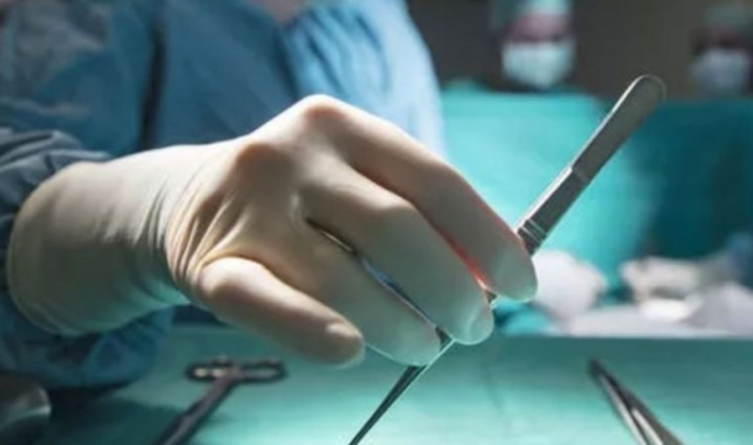 Diyarbakır’da şoke eden olay: ‘Bıçak parası’ aldığı iddiasıyla biri doktor 3 kişi tutuklandı