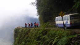 Dünyanın en tehlikeli yolu: Bolivya’daki ölüm yolu