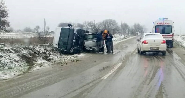 Edirne’de buzlanan yolda devrilen minibüse kamyonet çarptı!