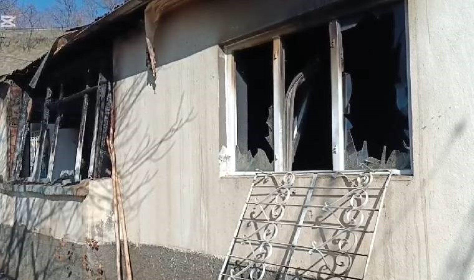 Elazığ’da feci yangın… Anne ve 2 kızı hastaneye kaldırıldı!