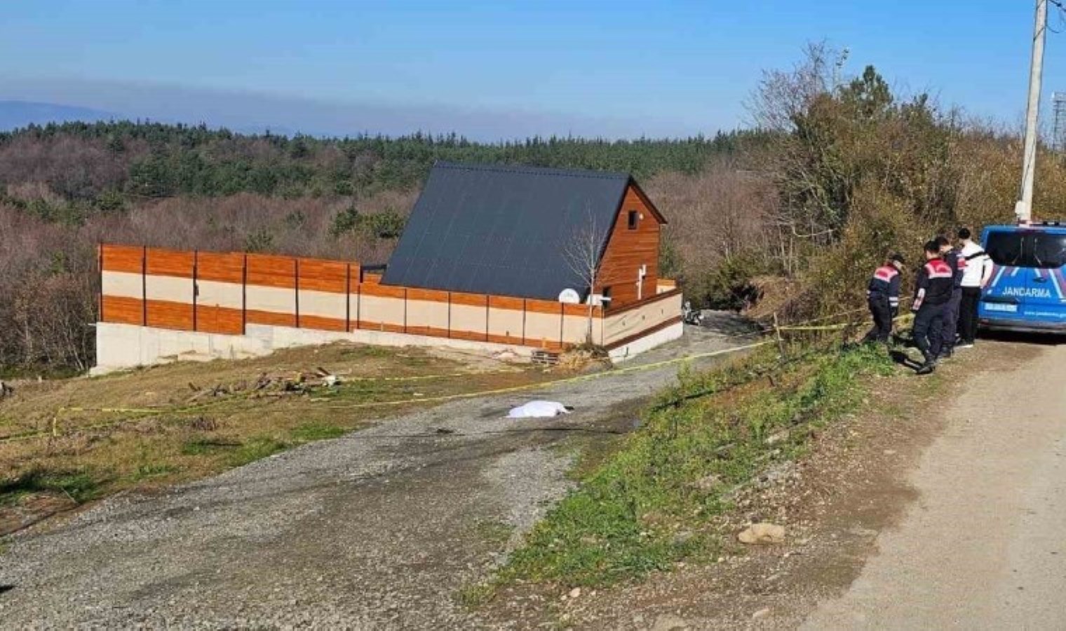 Emekli polis beylik tabancasıyla kardeşini katletti