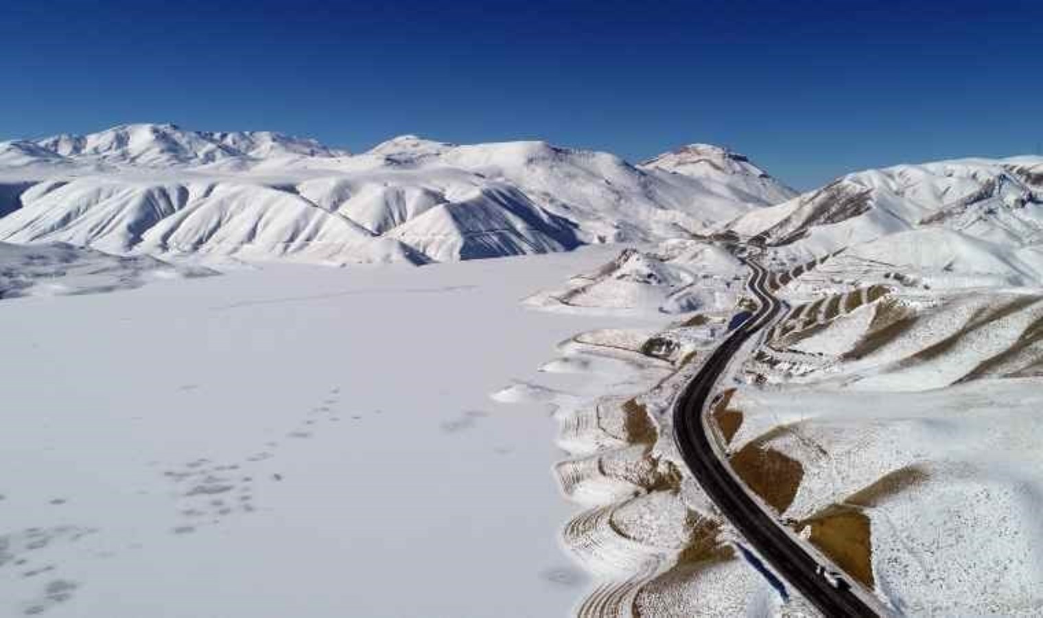 En düşük sıcaklık Van’da ölçüldü: Zernek Baraj Gölü buz tuttu