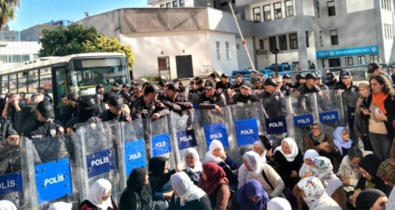 Eş başkanlar gözaltına alınmıştı: Akdeniz Belediyesi meclis toplantısı caddede yapıldı!