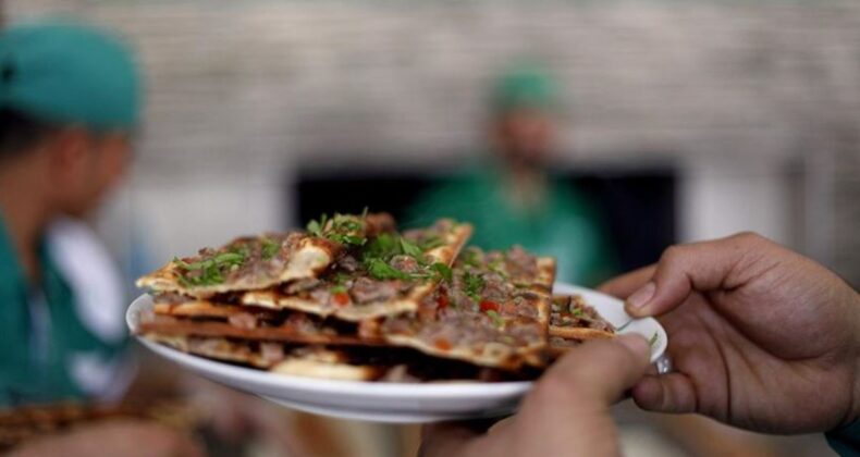 Etli ekmeğe deri, peynire nişasta, sucuğa ve kağıt kebabına kanatlı eti kattılar