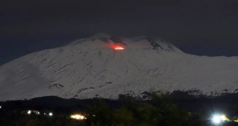 Etna Yanardağı’nda hareketlilik: Lav akışı meydana geldi