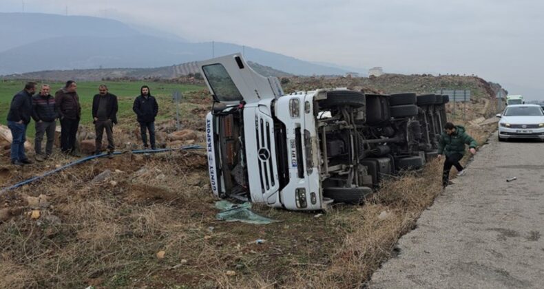 Gaziantep’te yağ dolu tanker kontrolden çıkıp yan yattı