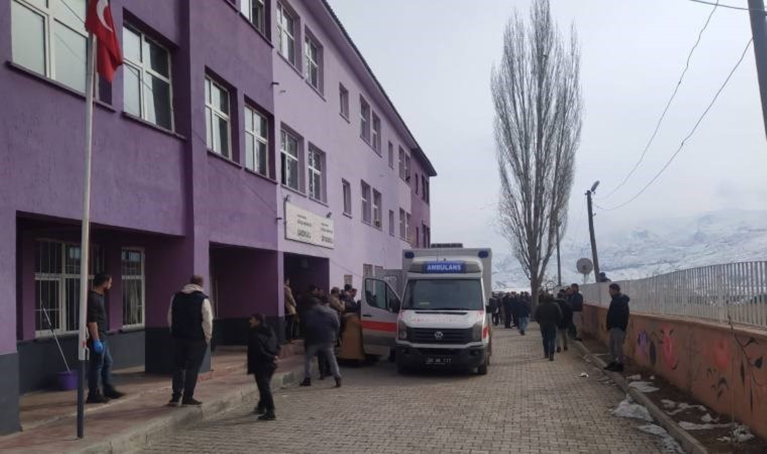 Gıda zehirlenmesi şüphesi… Hakkâri’de 34 öğrenci hastanelik oldu!