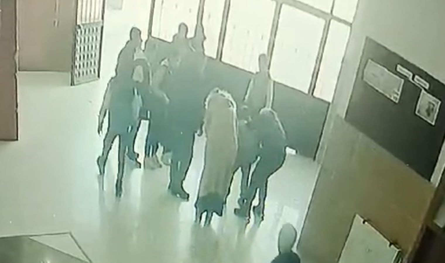 Günün kahramanı Şanlıurfa’dan! Boğazına ‘sakız’ kaçan öğrencisini heimlich manevrası ile kurtardı